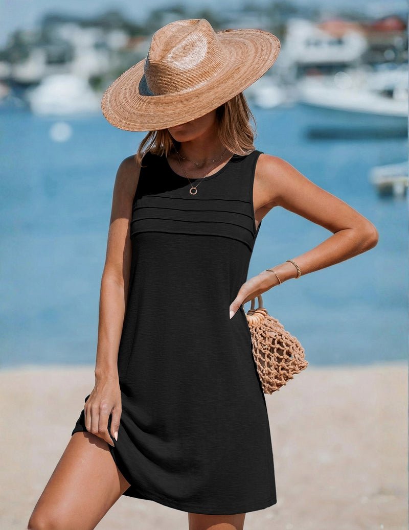 Ärmelloses Tank-Strandkleid in Schwarz mit Rundhalsausschnitt und feinen Linien