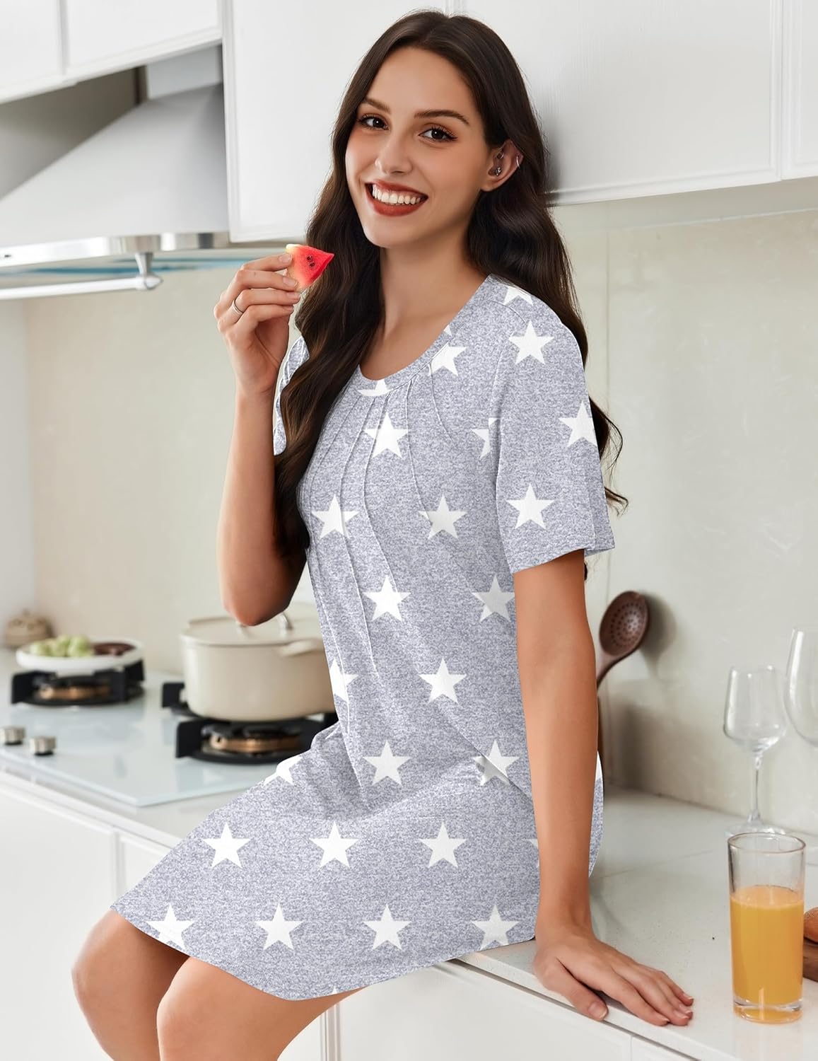 Pleated short-sleeve sleep dress in light grey with white star pattern, crew neck