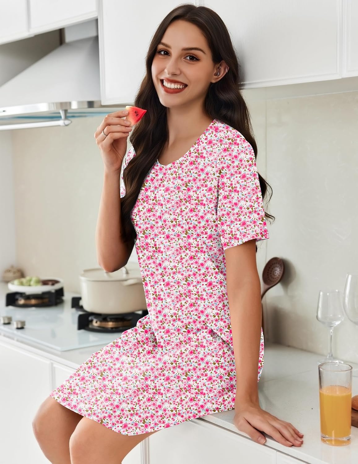 Pleated short-sleeve sleepdress in pink floral print, round neckline