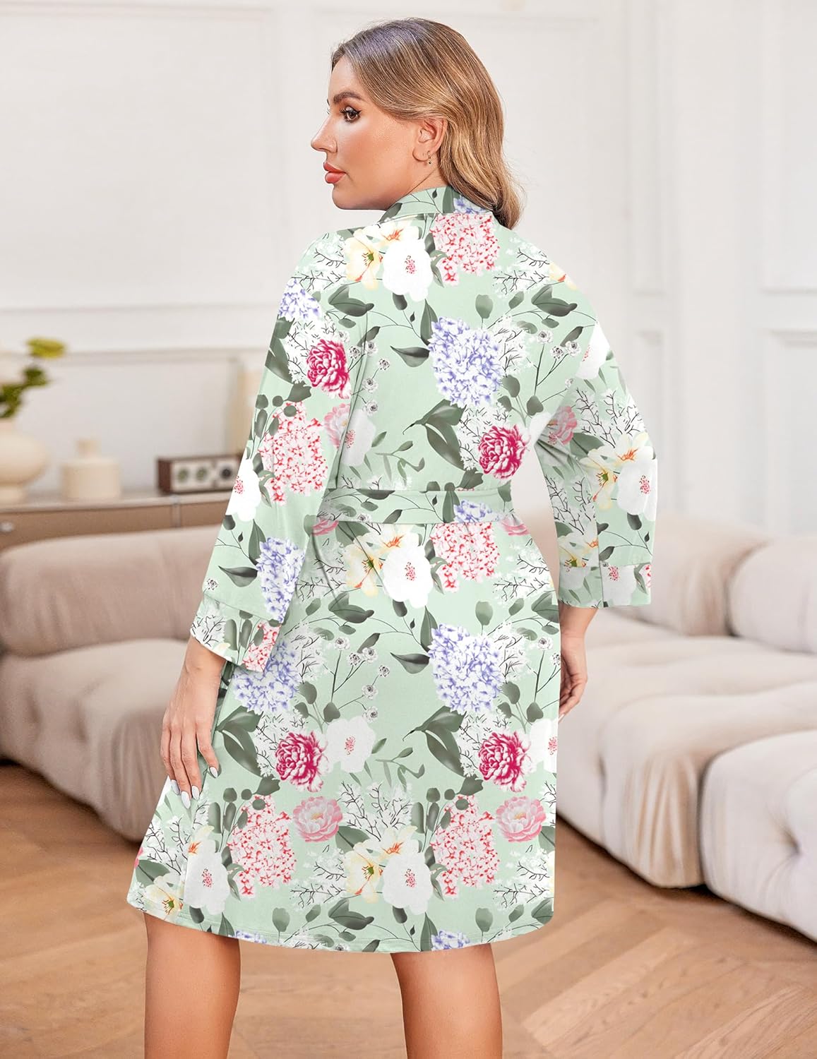 Bademantel bis zum Knie mit mintgrünem Blumenprint, Rückansicht, lange Ärmel, Bindegürtel