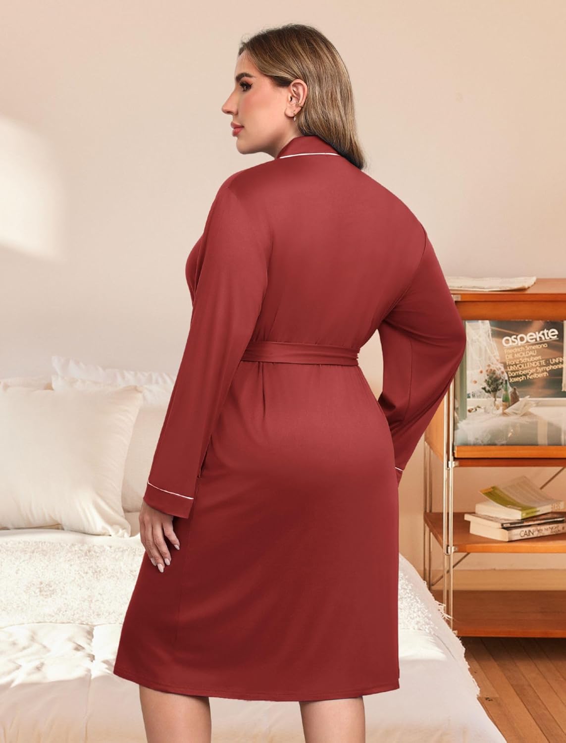 Leichter Kimono-Bademantel mit Gürtel, weinrot, Rückansicht, langärmlig