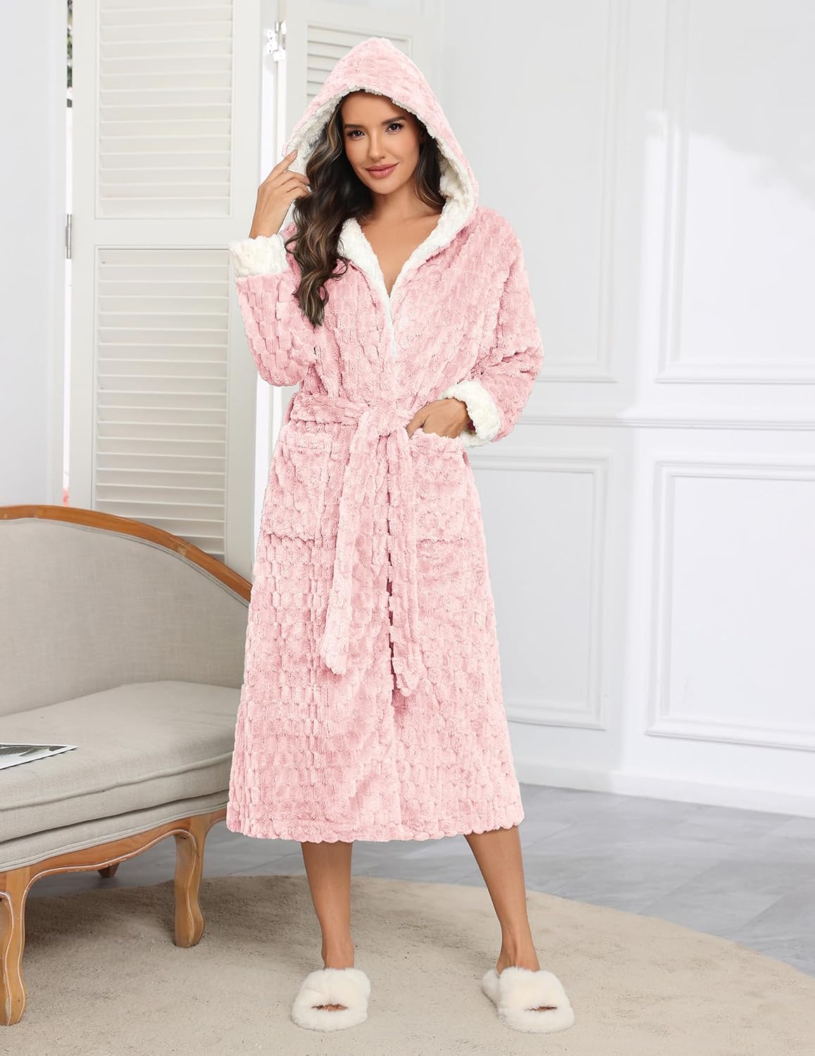 Long hooded robe in light pink plush, textured fabric, belt tie, open V-collar