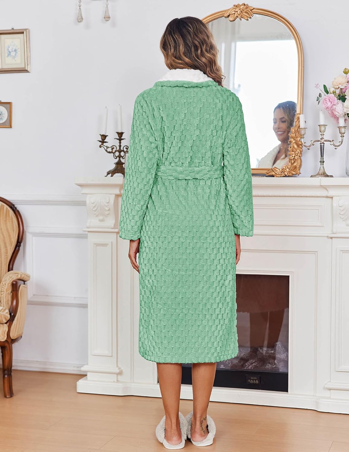 Bademantel mit Jacquard-Struktur, grün, Gürtelbund hinten, lange Ärmel, Knielänge
