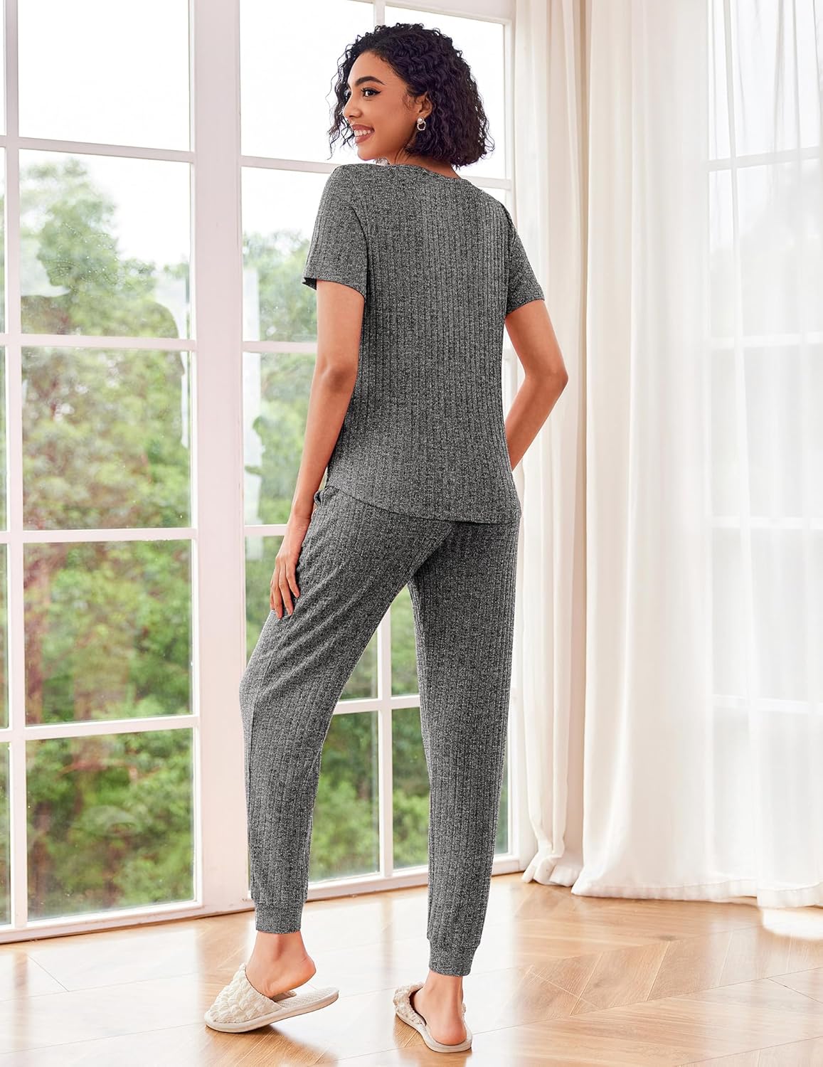 Rippstrick-Joggerhose in Grau, bequeme Lounge-Passform mit Bündchen unten