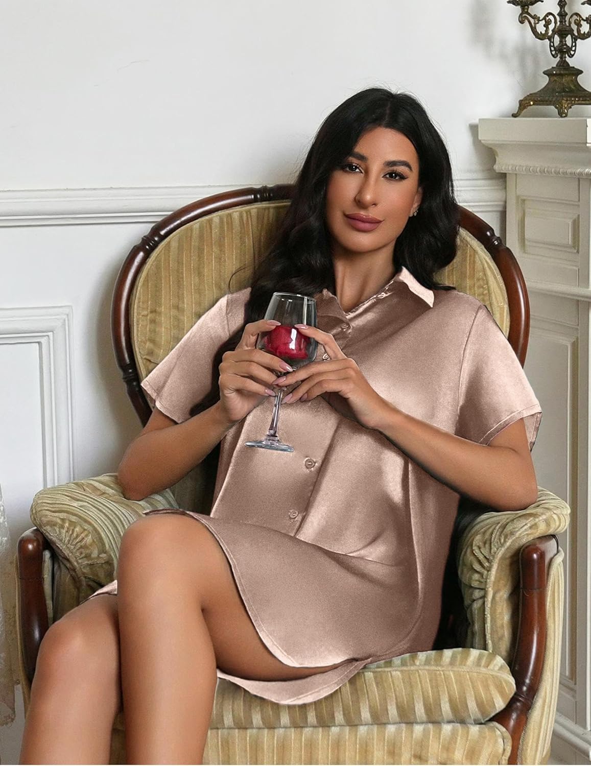 Satín camisón camisero para mujer en taupe rosado con botones frontales y falda abierta