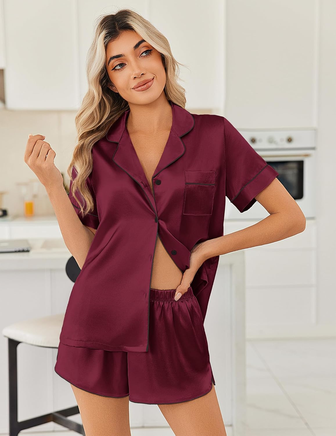 Satin-Schlafanzug-Set mit Knopfleiste, Kurzarmhemd und Shorts, weinrot