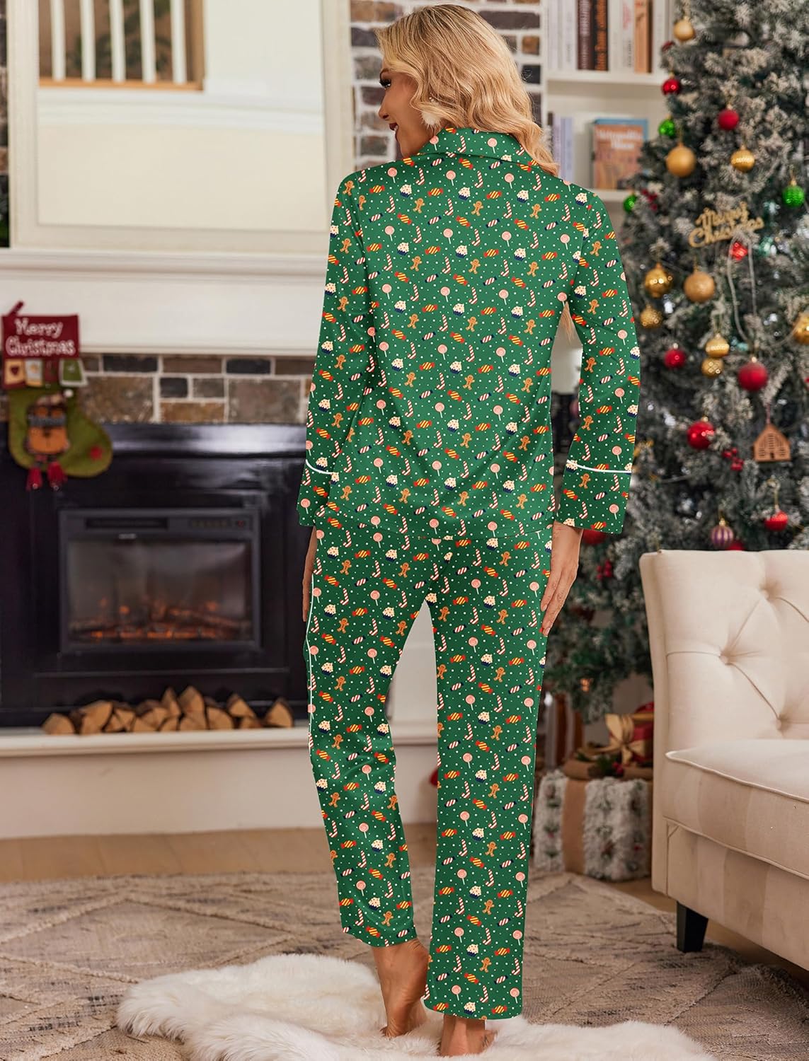 Satin Pyjama-Set mit Knopfleiste, langem Oberteil & Hose, grün mit Weihnachtsmuster