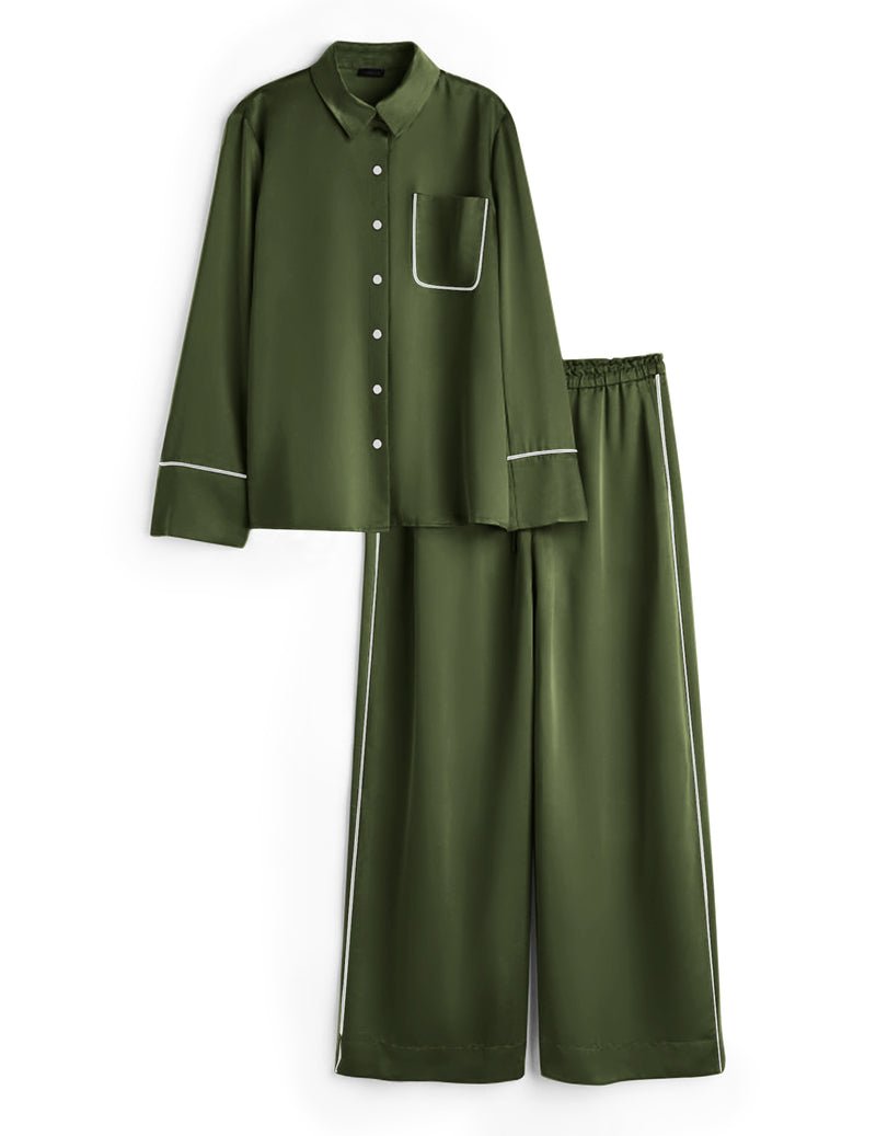 Satin Pyjama-Set in Olivgrün: Hemd mit Knopfleiste und Brusttasche, lange weite Hose