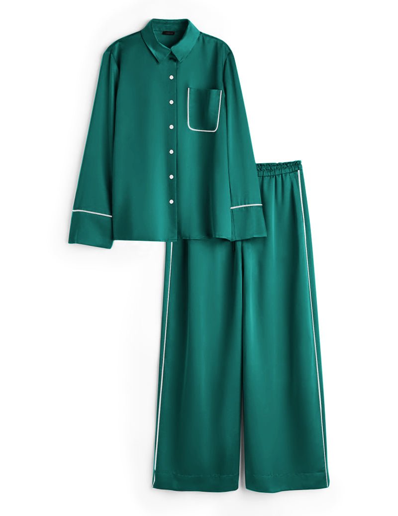 Satin Pyjama-Set in Dunkelgrün: Hemd mit Knopfleiste, Brusttasche, lange weite Hose