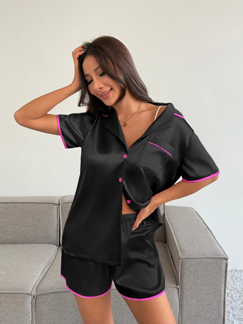 Satin-Pyjama-Set in Schwarz mit pinken Kontrastkanten, Kurzarmhemd und Shorts