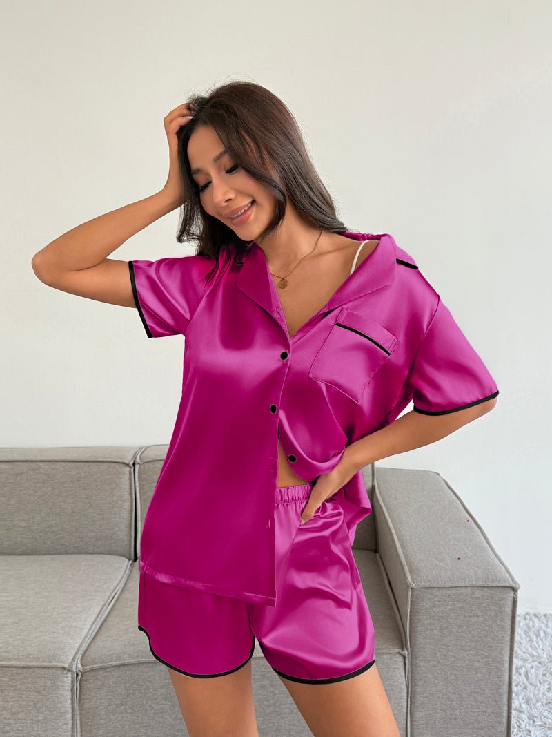Satin-Pyjama-Set in Fuchsia mit Kontrastkanten, Kurzarmhemd und Shorts