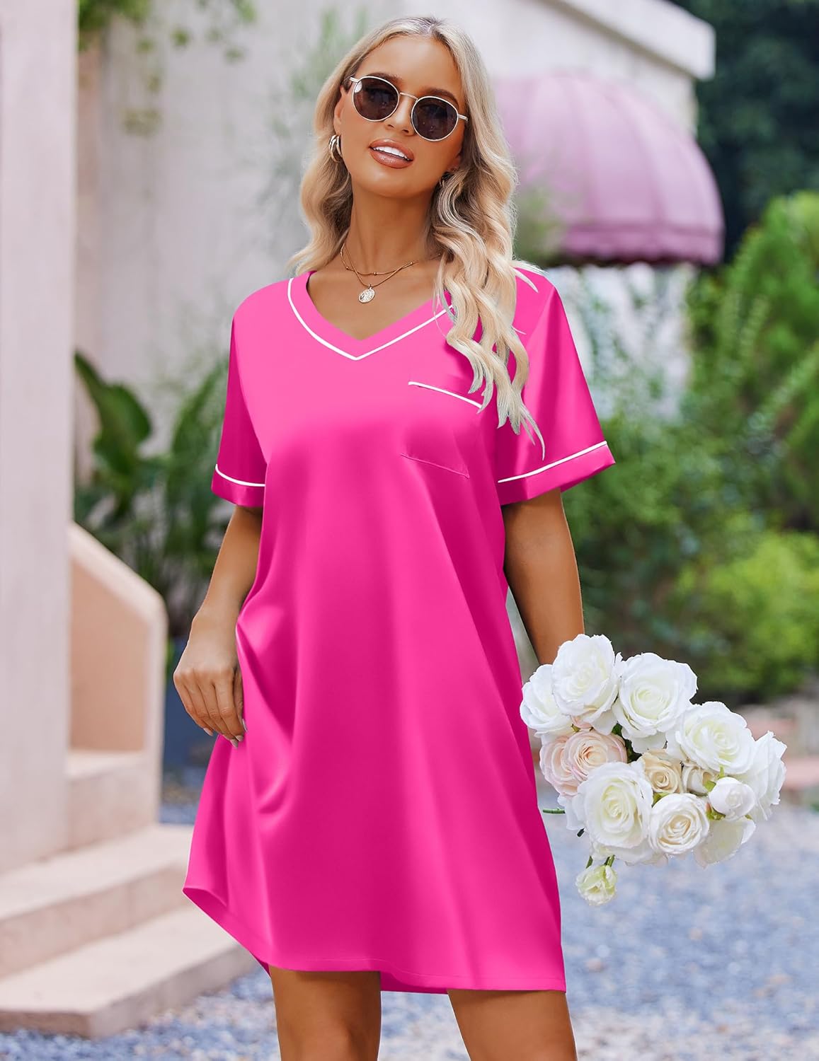 Pinkes Satin-Nachthemd mit V-Ausschnitt und Brusttasche, kurze Ärmel mit Paspel