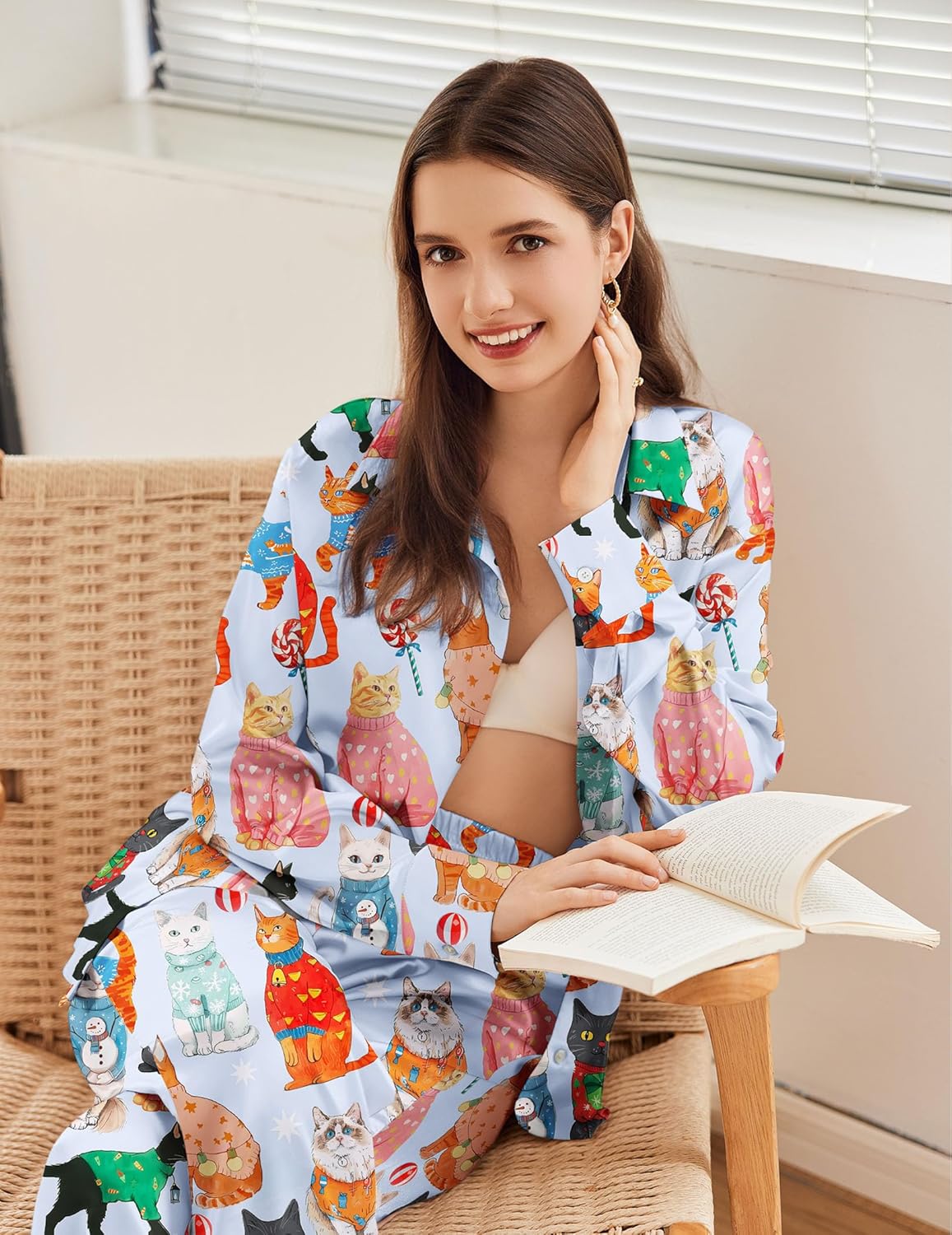 Satin-Pyjama-Set mit Tierprint, geöffnetes Hemd mit Kragen und Knopfleiste; Hose im Allover-Muster