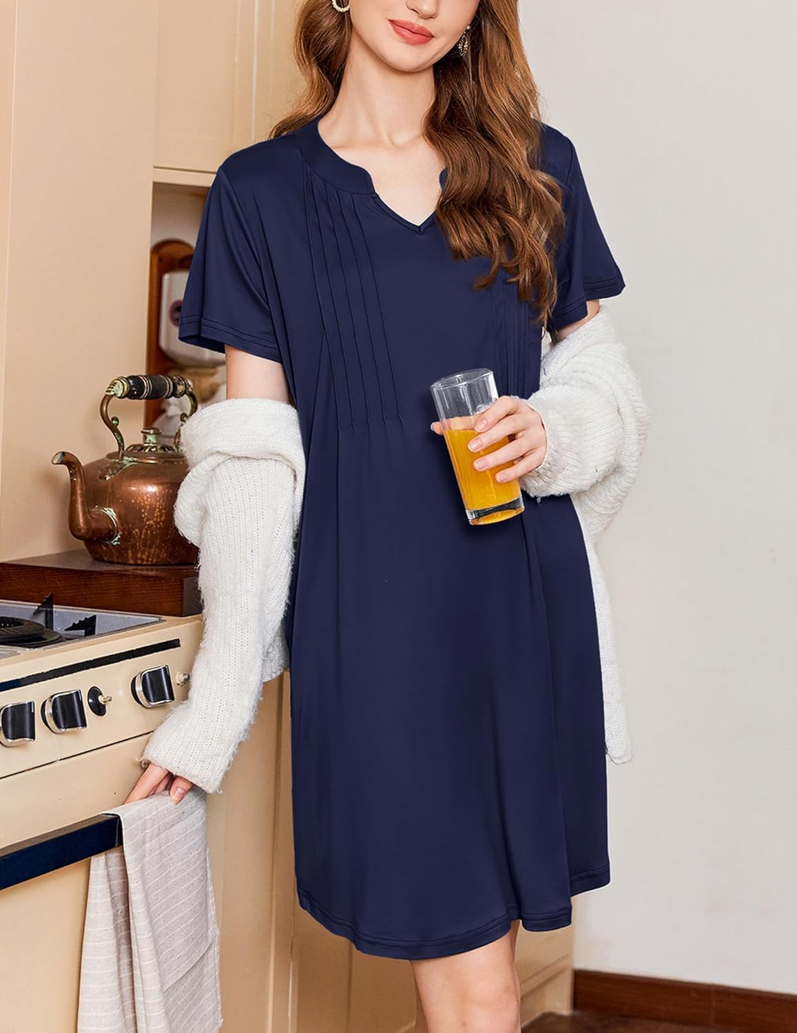 Short-sleeve house dress in navy blue, V-neck with pleated front and mid-thigh length