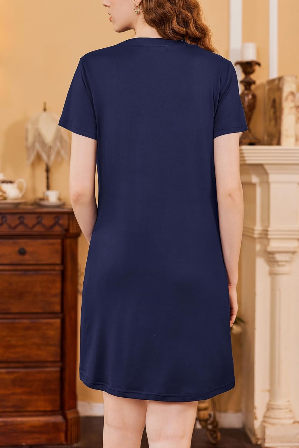 Short-sleeve house dress in navy blue, V-neck and short sleeves (back view)