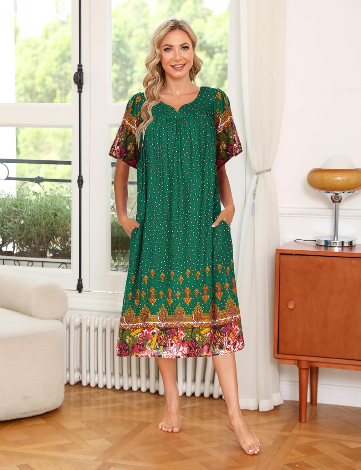 Green short-sleeve house dress with pockets, dotted print and border hem