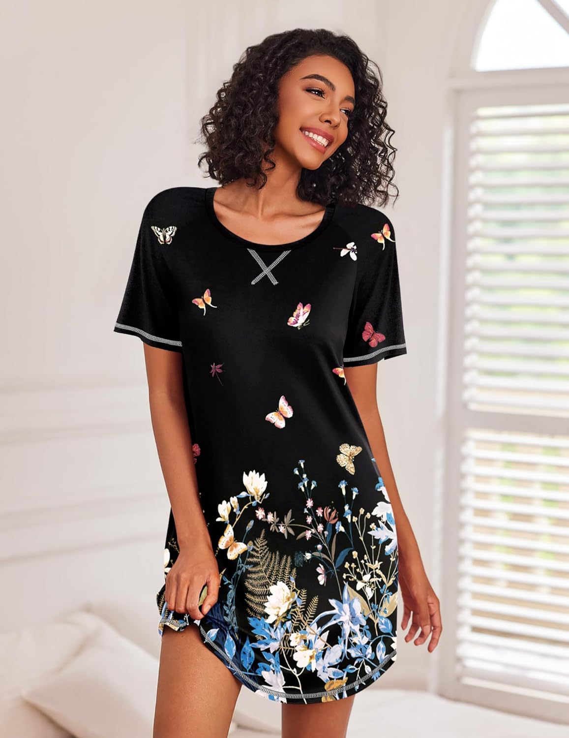 Black short-sleeve sleep shirt with butterfly print and crew neckline, X detail