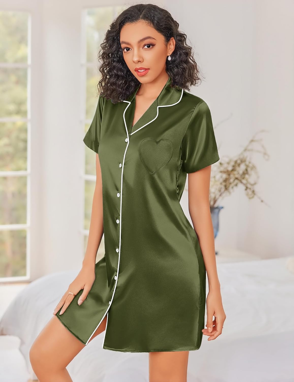 Army Green Satin-Nachthemd mit Knopfleiste und kontrastierendem Paspel