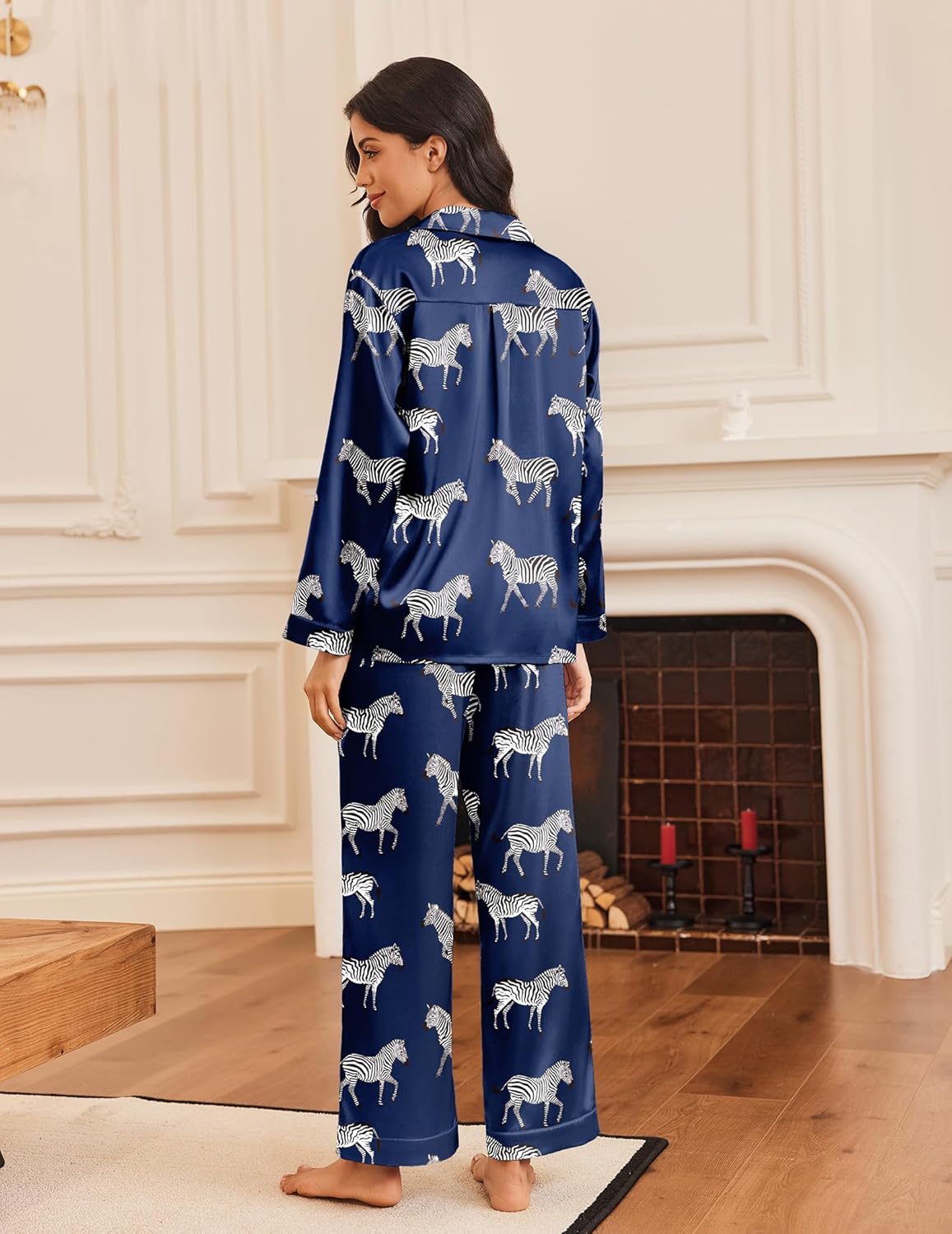 Dunkelblaues Satin-Schlafanzug-Set mit Zebra-Print, Rückansicht