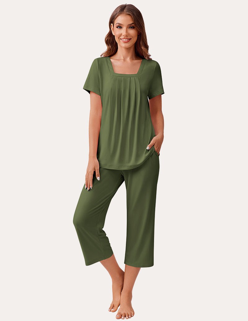 Dark green square-neck pajama set with short sleeves and cropped capris