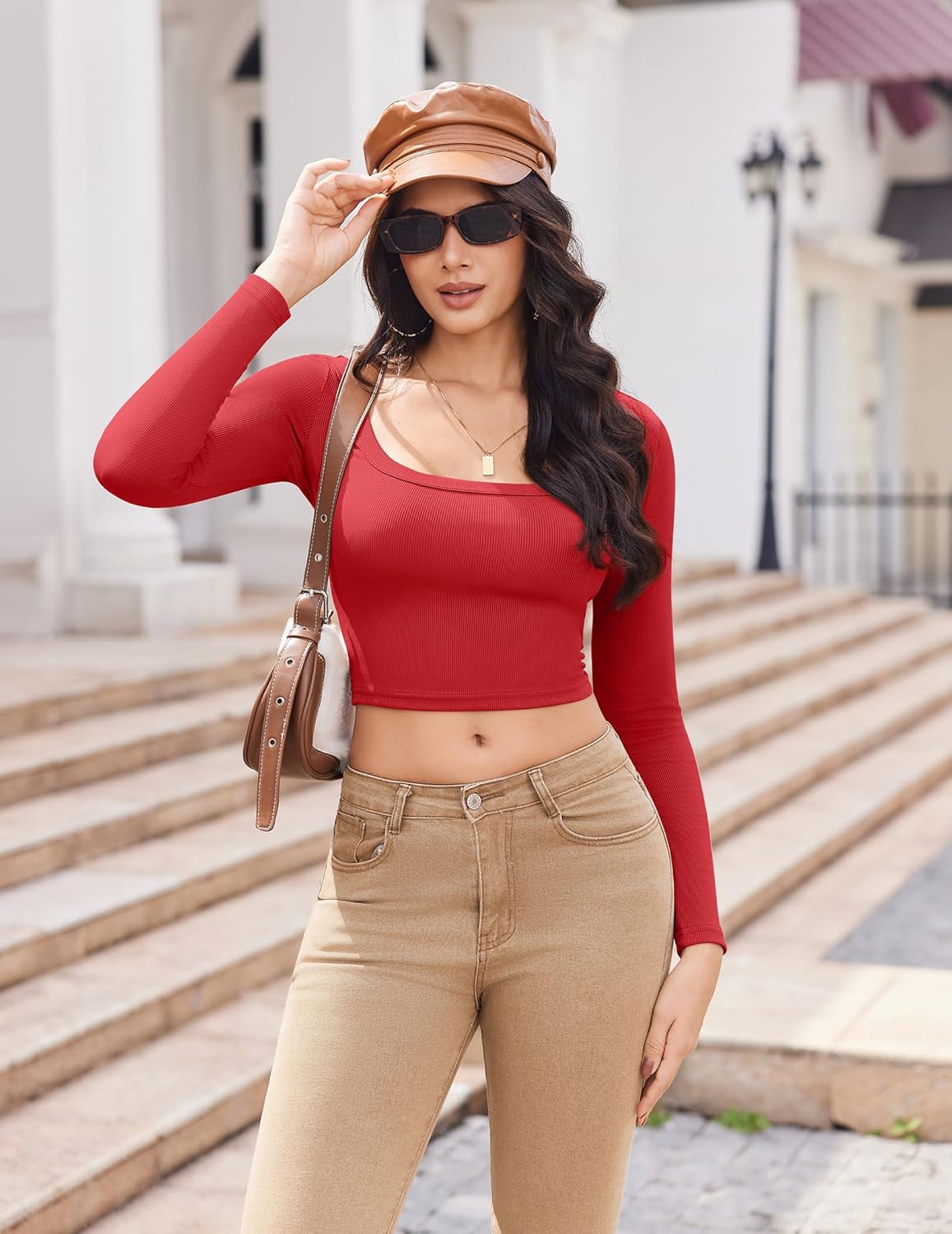 Rotes geripptes Langarm-Crop-Top mit eckigem Ausschnitt, eng sitzend