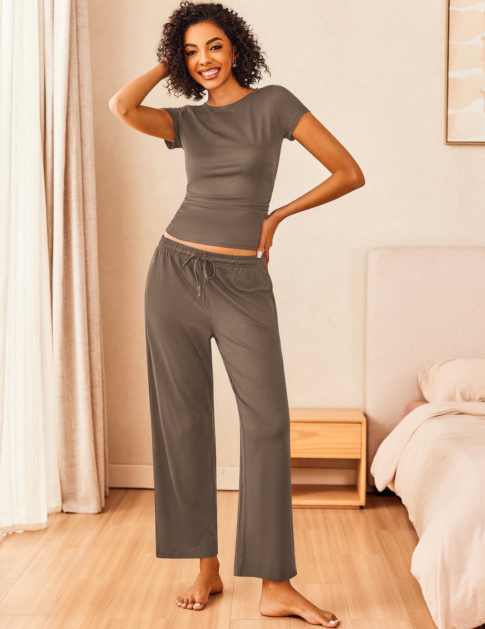 Super-soft lounge set in khaki: short-sleeve top and wide-leg drawstring pants.