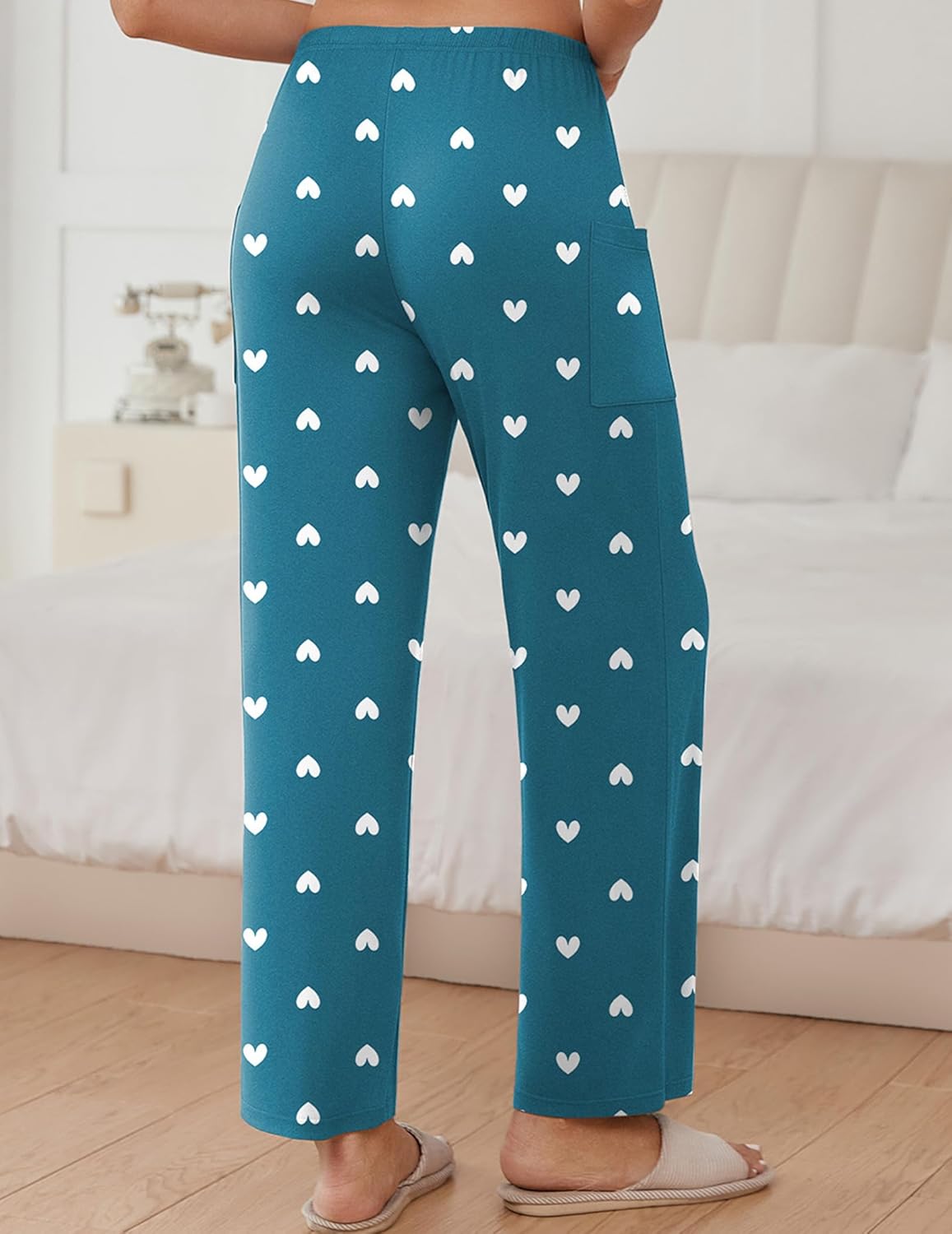 Teddy-Pyjama-Hose petrolblau mit weißem Herzmuster, seitliche Taschen