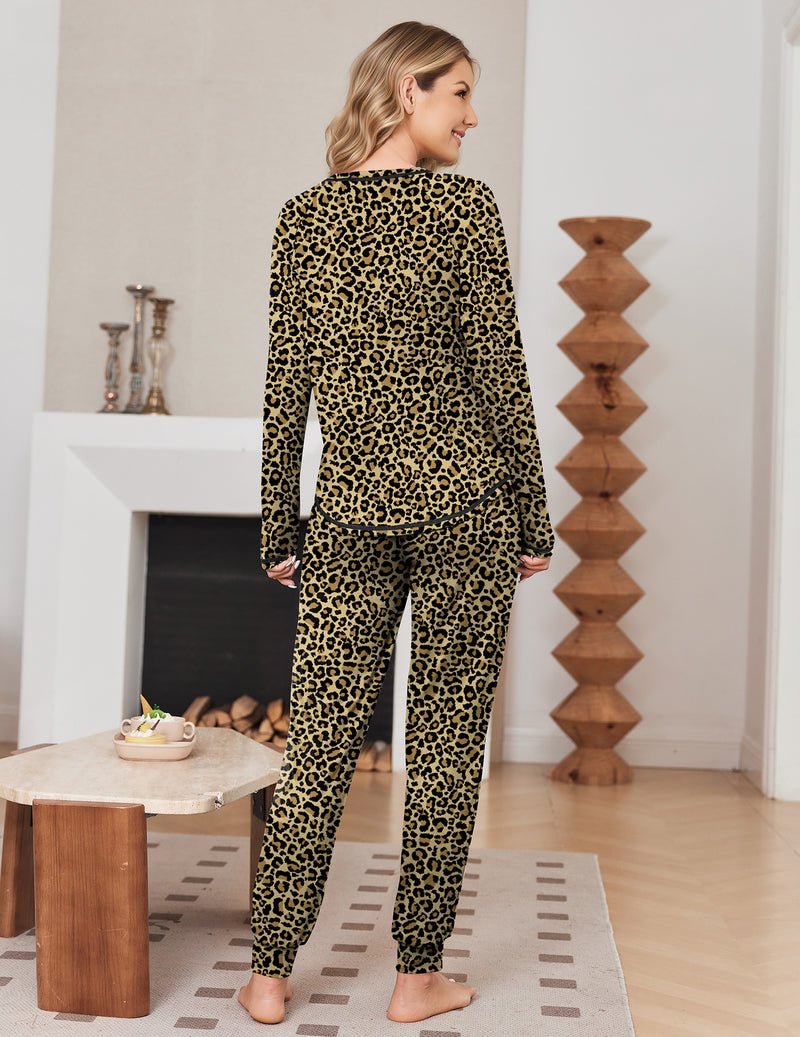 Leopardenmuster Teddy-Pyjama-Set: Langarmtop & Jogger, Green Leopard (Rückansicht)