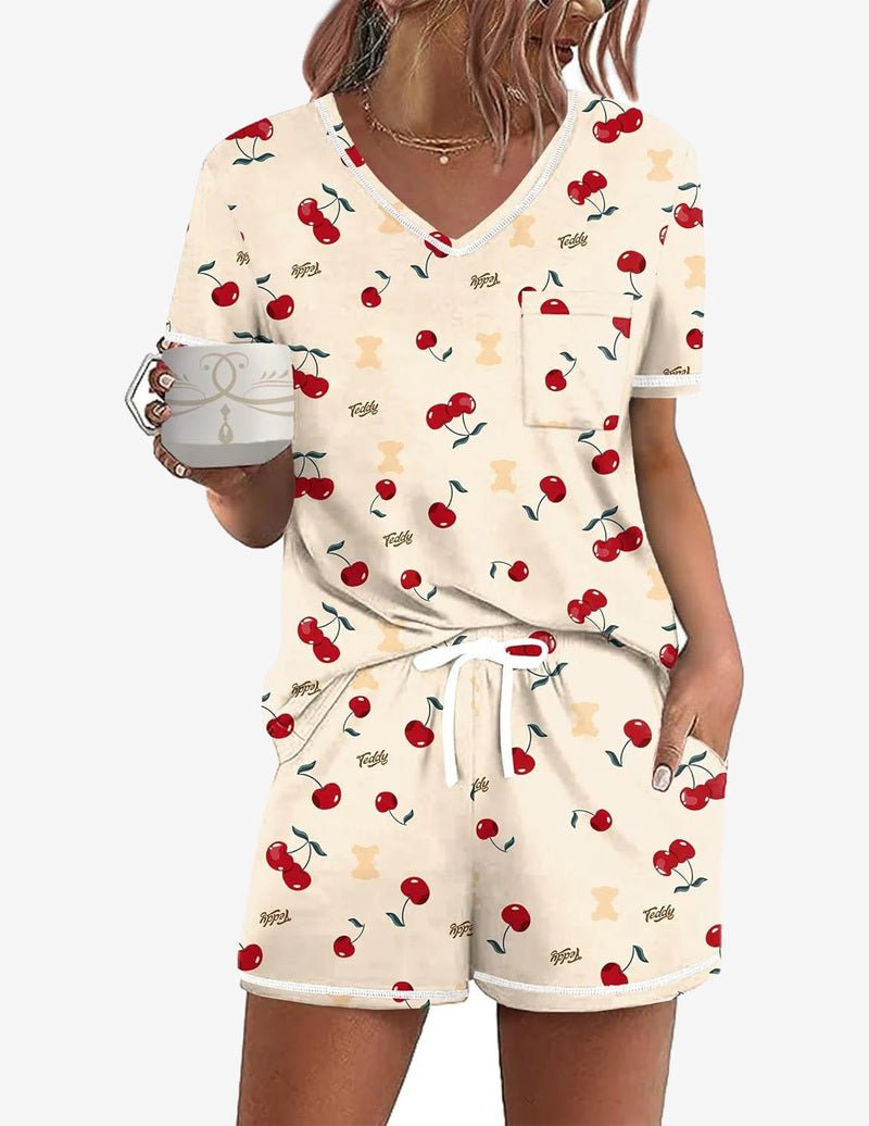 Teddy Cherry 1 Schlafanzug-Set: beiges T-Shirt mit V-Ausschnitt und Shorts mit Kirschenprint