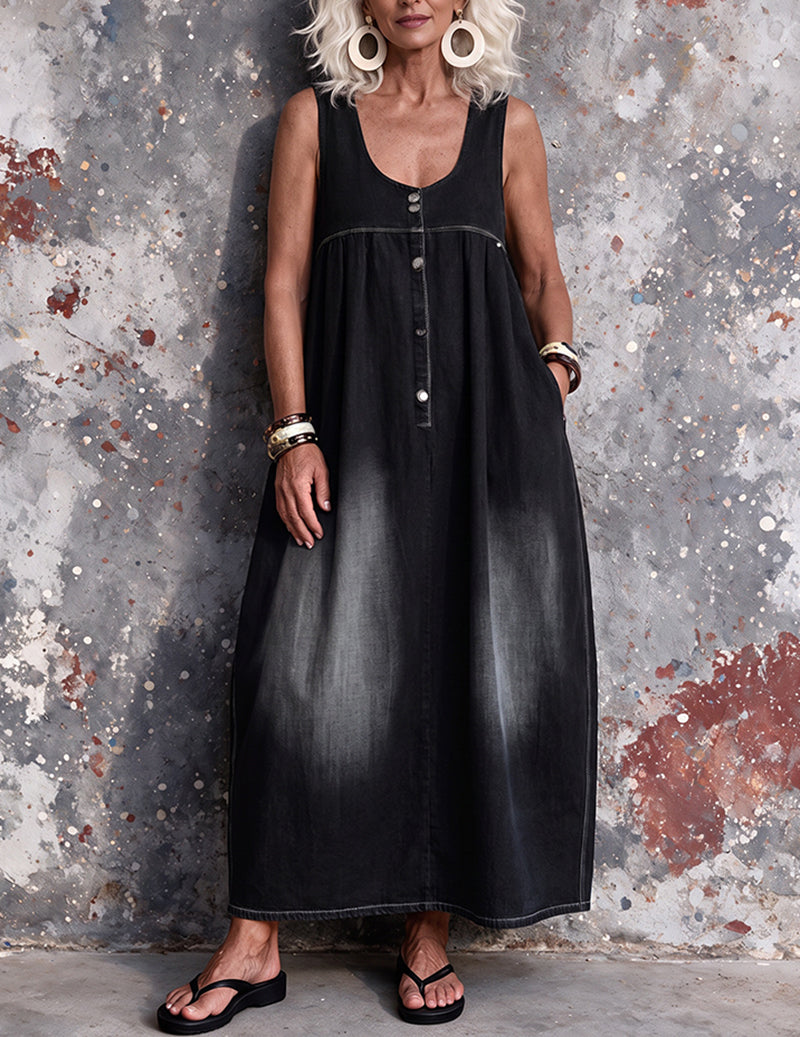 Black maxi overall dress with square neckline, sleeveless and button-front bodice