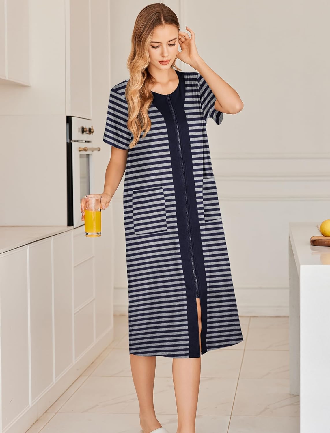 Striped zip-front night robe with short sleeves and front slit