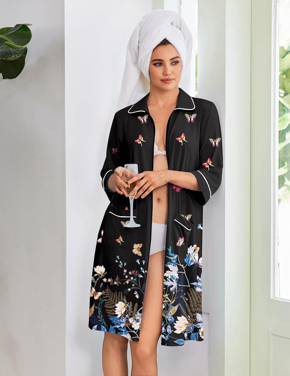 Damen-Zipper-Bademantel mit Blumenprint, 3/4 Ärmel, schwarz mit buntem Saum