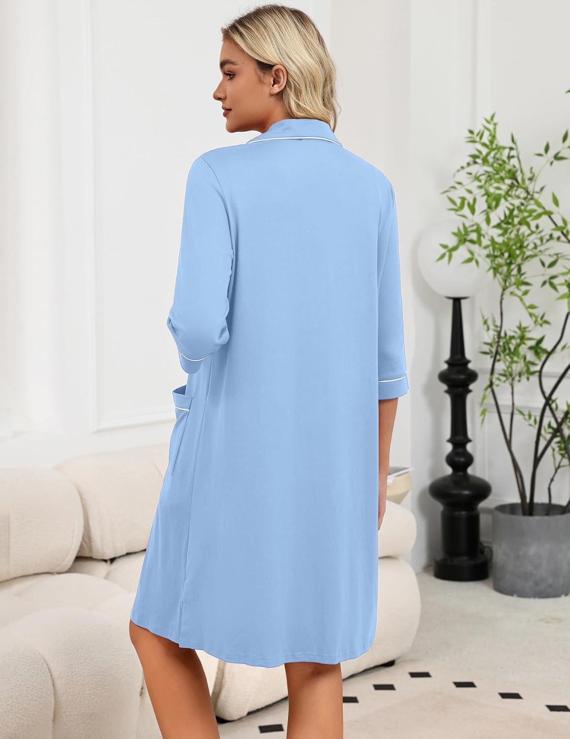 Damen-Zipper-Bademantel Rückansicht, 3/4 Ärmel, hellblau mit weißem Saum