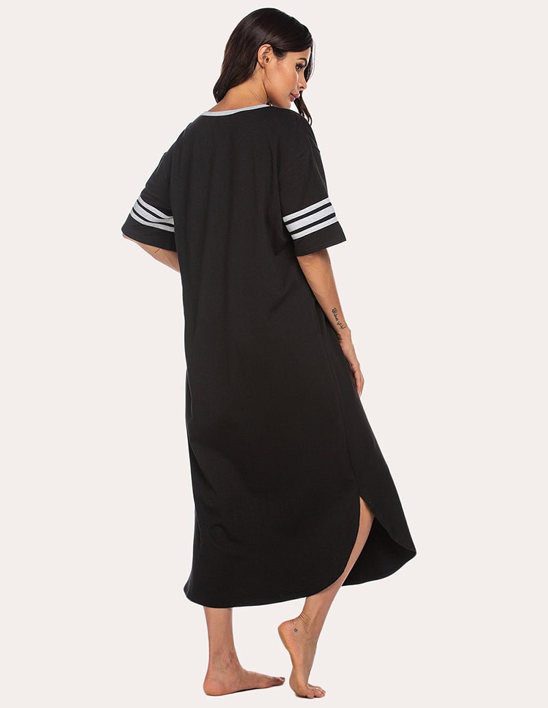 Schwarzes Nachthemd-Kleid mit V-Ausschnitt und gestreiften Ärmelsäumen, Rückansicht