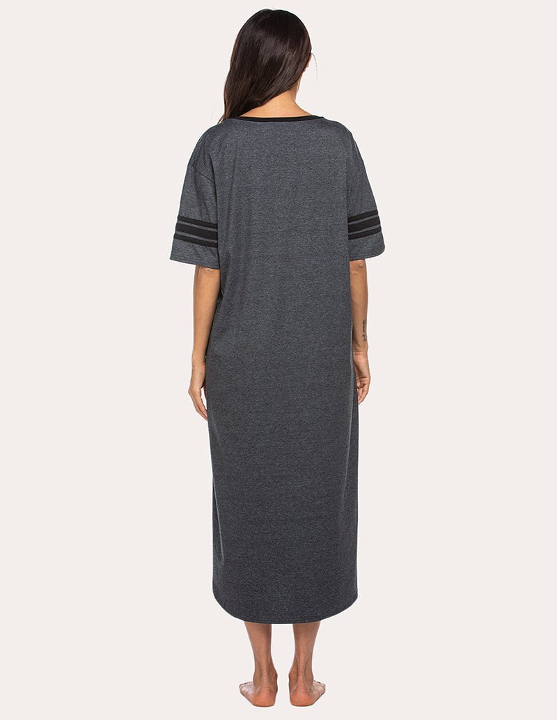 Dunkelgraues Nachthemd-Kleid mit V-Ausschnitt und gestreiftem Ärmelbündchen, Rückansicht