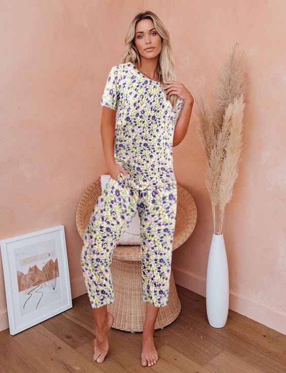 Purple-and-yellow daisy print pajama set, short sleeves, cropped pants, pockets