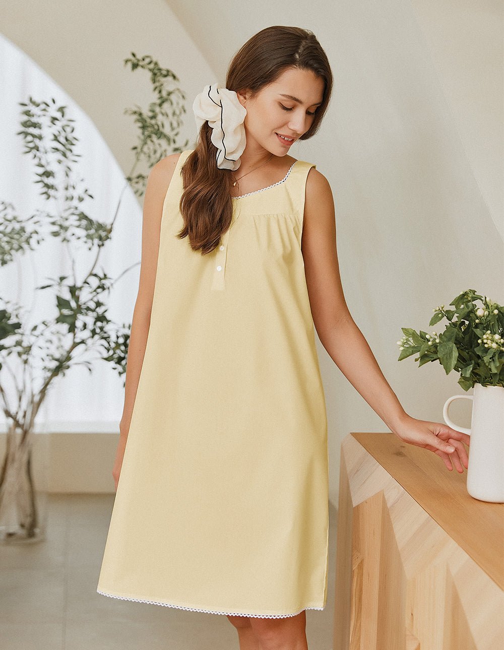 Yellow lace-trim nightdress, sleeveless A-line with scalloped hem trim
