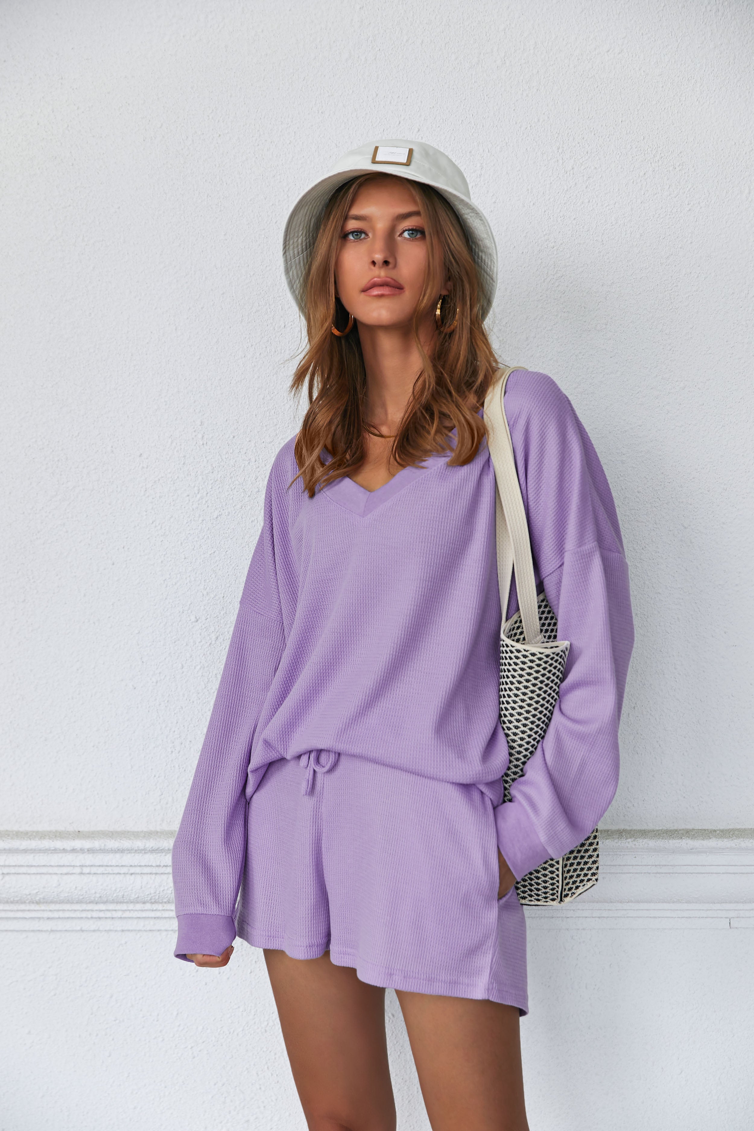 Waffelstrick-Pyjama-Set mit V-Ausschnitt, Langarm und Shorts, lila (Frontansicht)