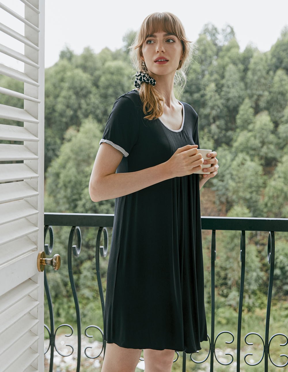 Dark pleated nightdress with short sleeves and contrast-trim neckline