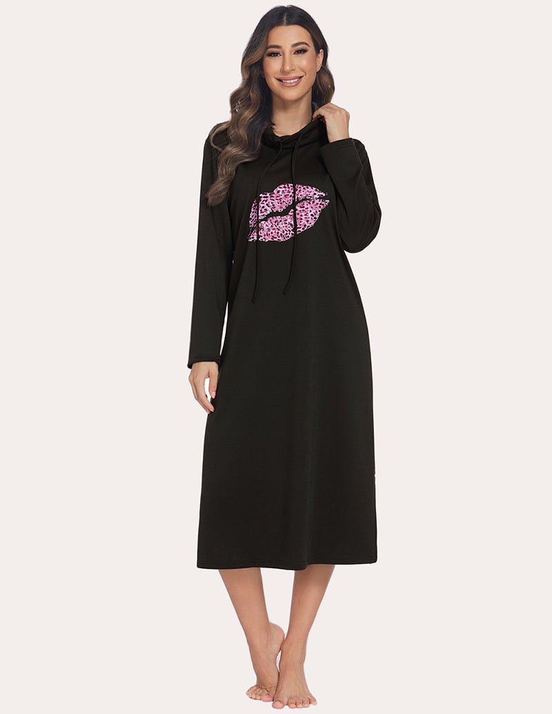 Warm high-neck sleep dress in black, hood with drawstring, long sleeves, pink chest graphic