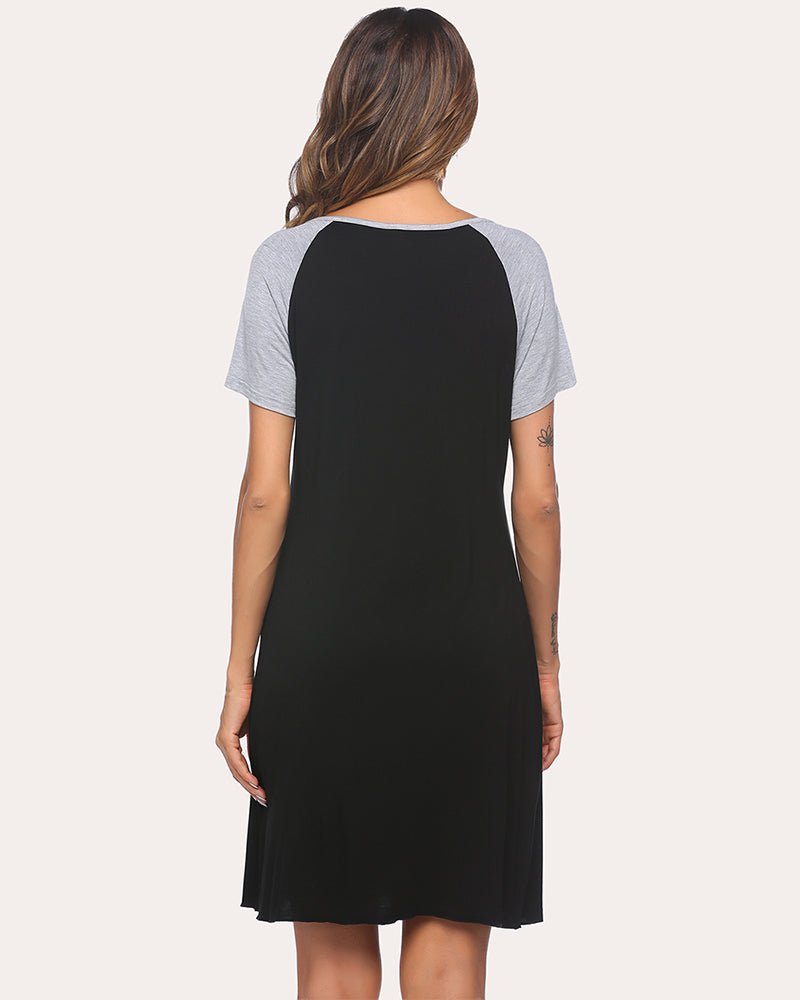 Rückansicht des Nachthemds: weiter O-Neck, schwarzer Korpus mit grauen Kurzarmärmel (Black)