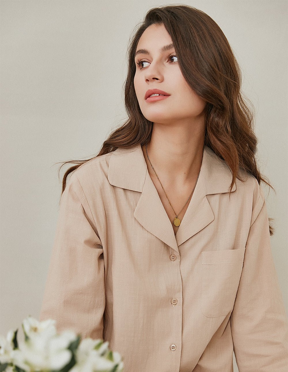 Cotton-linen pajama top in khaki with collar and buttons, long sleeves